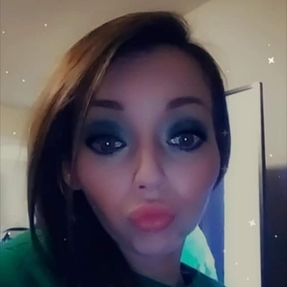 Meet your Posher, Brandy - Picture 2 of 3